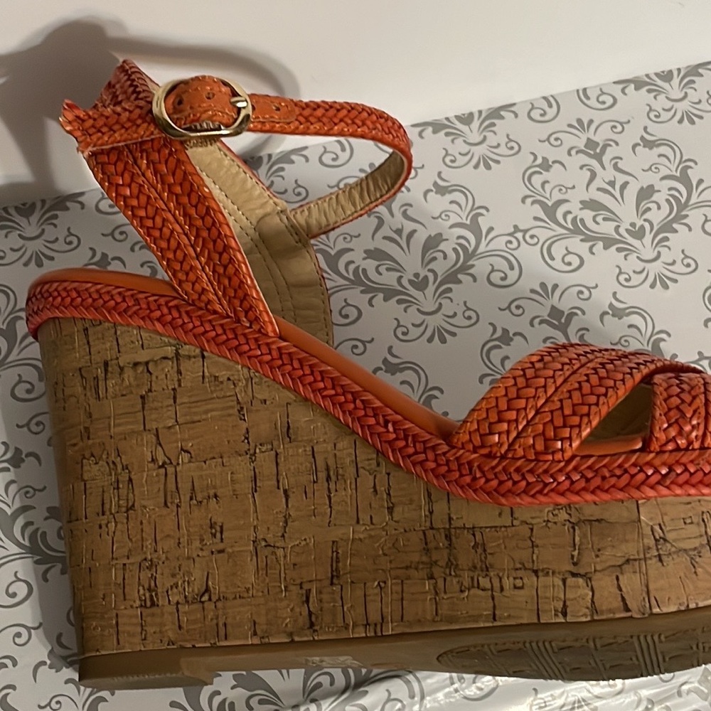 CL by laundry, wedge, platform, sandals. - Picture 5 of 10